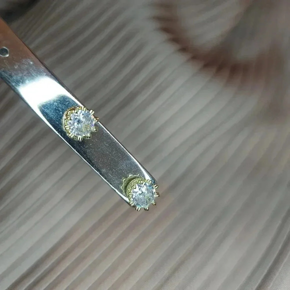 Fashion Crown Zircon Stud Yellow Gold Tone Earrings - Picture 14 of 15